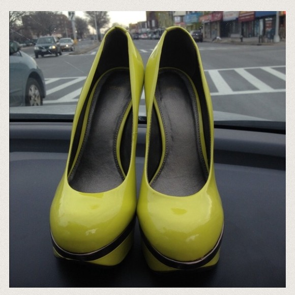 🎀Topshop like new neon shoes w a touch of grey🎀 - Picture 2 of 3