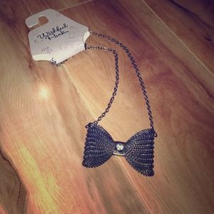 Bow Necklace