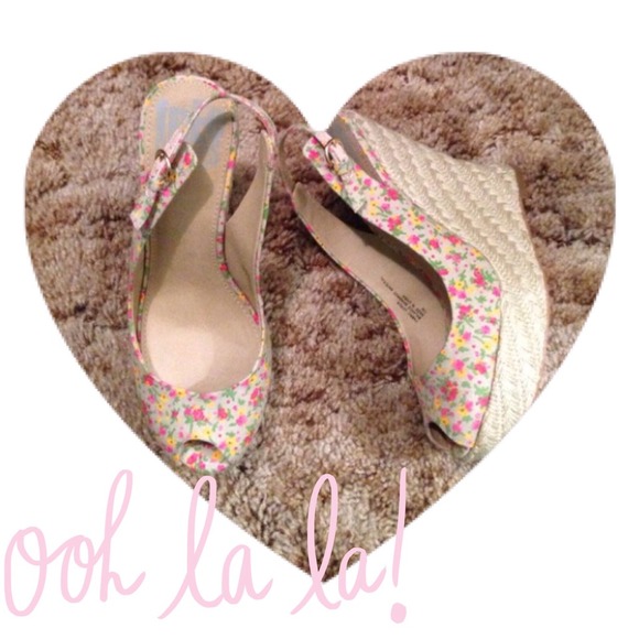 Free Press Shoes - Floral wedges