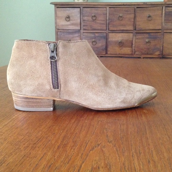 🌷‼️SOLD‼️🌷 Anthropologie suede gold-tipped boots - Picture 3 of 4