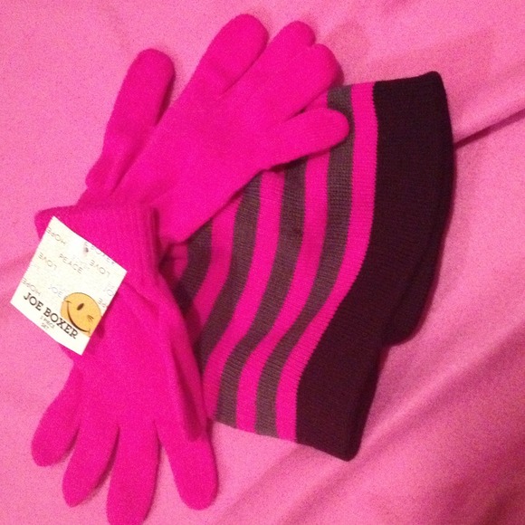 Fun hot pink grey and black beanie and gloves set!