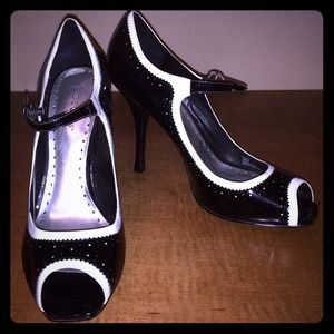 Black&white Mary Janes