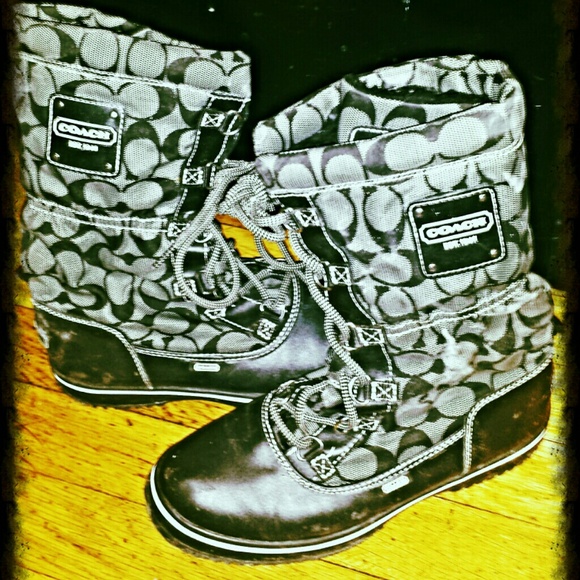100% Authentic Coach snow boots. Great condition!