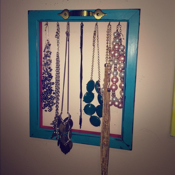 Adorable necklace holder