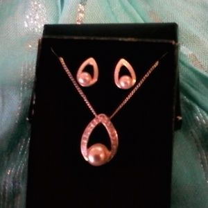 Necklace and earring set