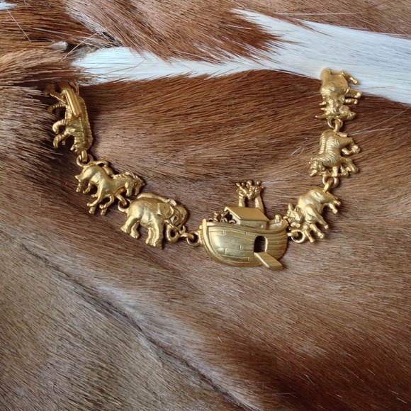 Jewelry - Amazing vintage gold color bracelet