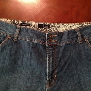 Like new curvy boot cut jeans