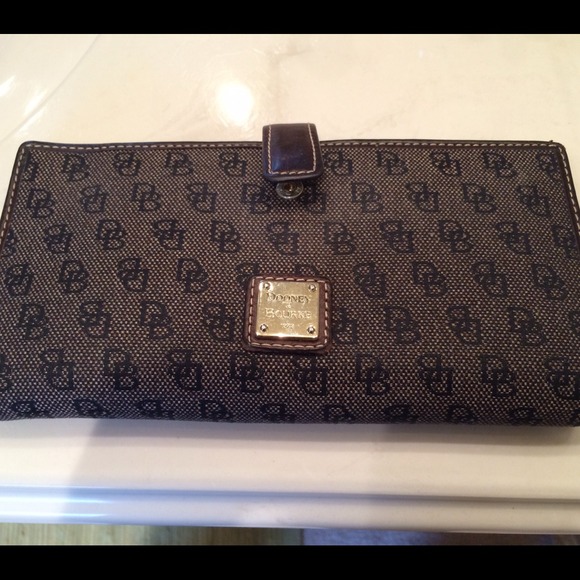Dooney & Bourke Checkbook wallet