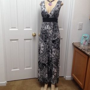 Black and white maxi print dress