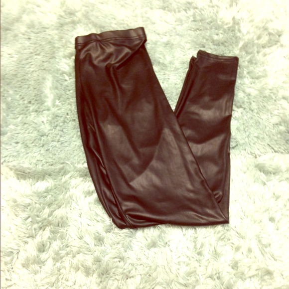 ON HOLD Faux leather liquid leggings
