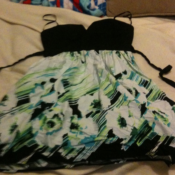 Dress - Picture 1 of 1