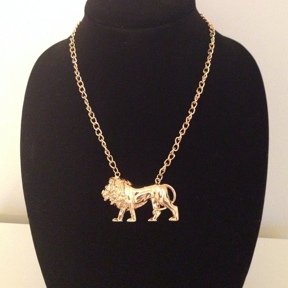 Jewelry - 💥Leo Golden Lion pendant necklace💥