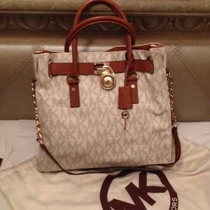 MK Handbag Only worn 4 Times (Like New)