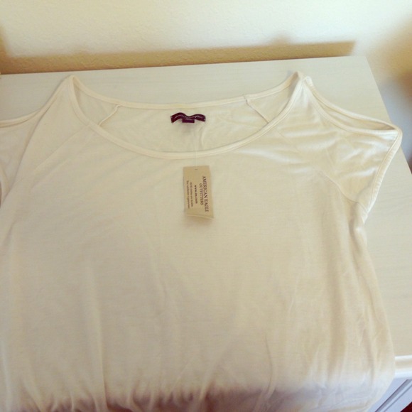 Loose fitting peak a boo shoulder tee - Picture 1 of 1