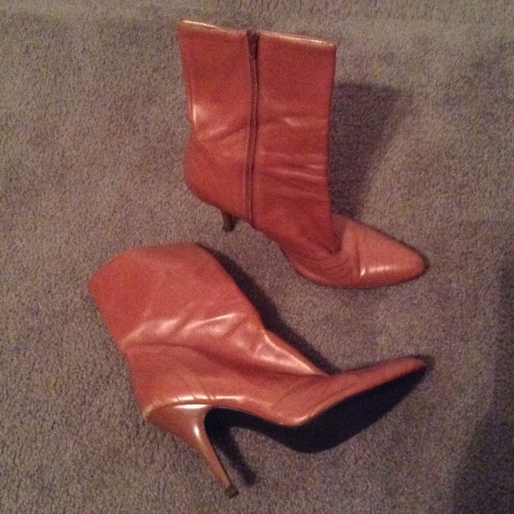 BCBGMaxAzria Boots - 🎊HP🎉BCBGirls Camel/Cognac zip Mid-Calf Boots