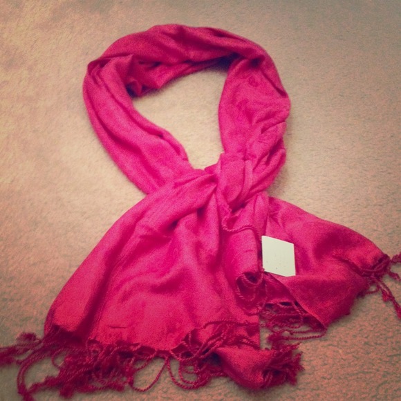 New with tag Indian scarf (pink).