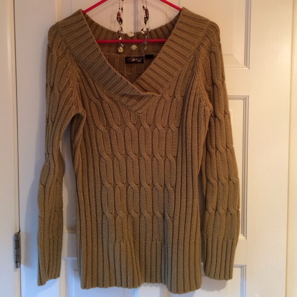 Wet Seal Sweater - Picture 2 of 3