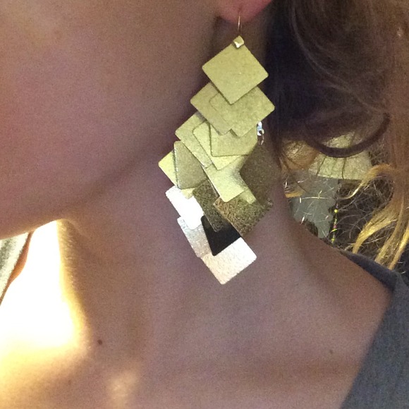 Geometric statement earrings - Picture 2 of 2