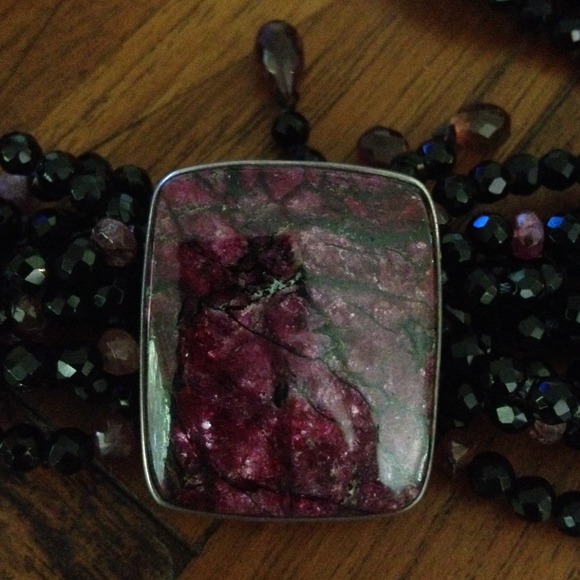 ☀️SALE☀️ 🎁 Precious Stones Beautiful Chokker 💋 - Picture 2 of 3