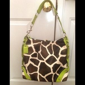 🚫SOLD🚫Cute lime green giraffe print purse