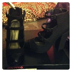 Micheal Antonio black dress heel size 6