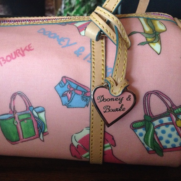 Dooney & Bourke pink Miami barrel bag. Brand new - Picture 2 of 4