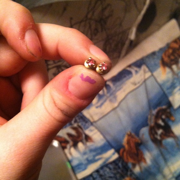 Earings - Picture 2 of 2
