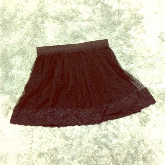 💀SOLD ON VINTED💀Lace skirt with back zipper