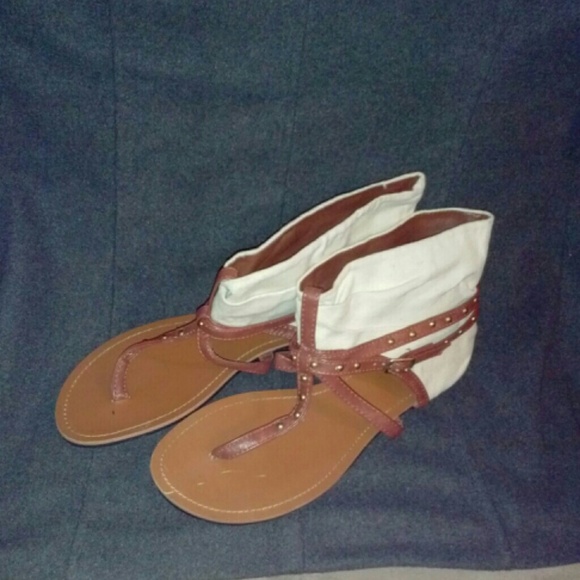 BUNDLE for @ttrn05 Thong flats and coral top