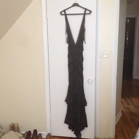 Black low cut gown - Picture 1 of 1