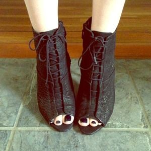 Rachel Roy cool open-toe bootie w lace-up front!