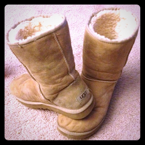 UGGs -classic short sand color size 8