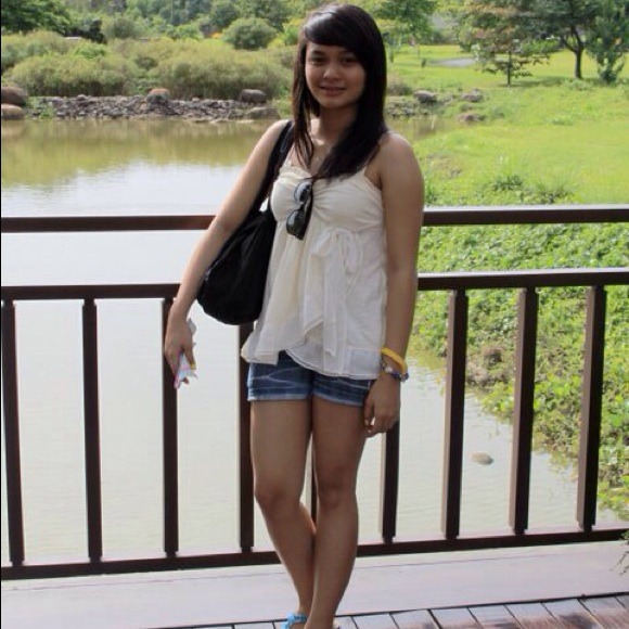 Aeropostale sleeve less in cream