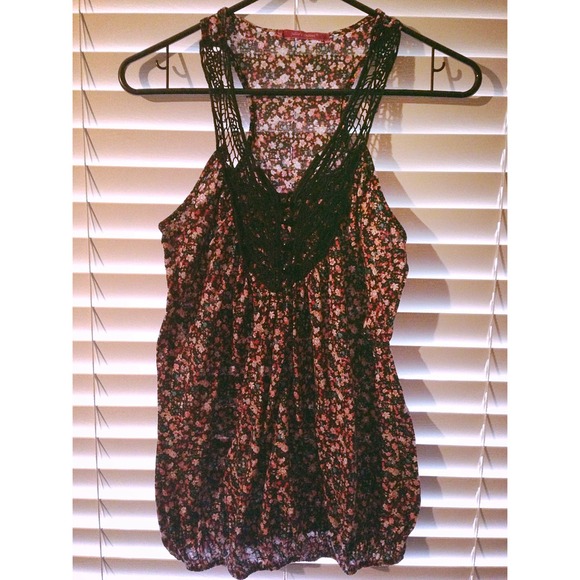 ⭐️REDUCED PRICE⭐️ Floral Loose Tank Top