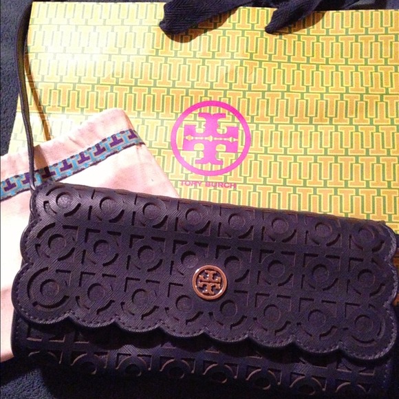 Tory Burch Kelsey Clutch (KEEPING FOR NOW) - Picture 2 of 4