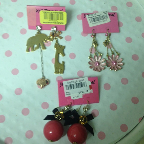 Bundle betsey earrings