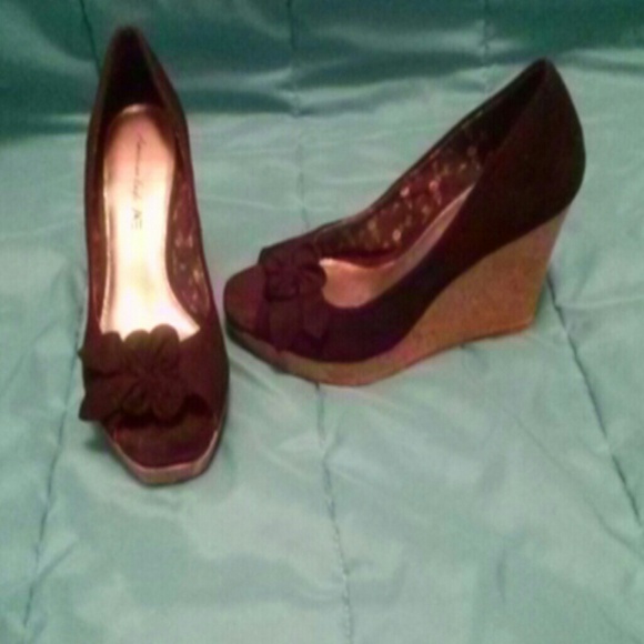 American Eagle black wedges