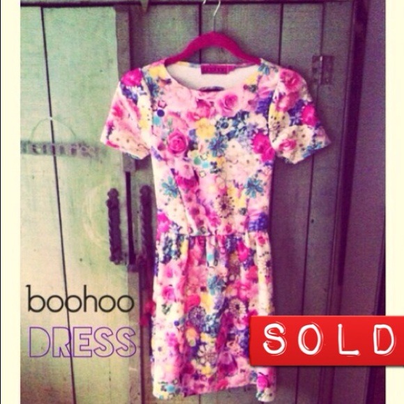 NWOT BooHoo Floral Gem Open Back Dress