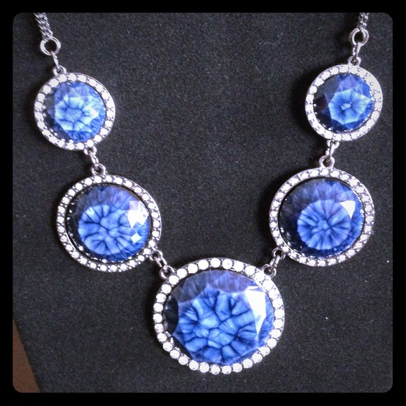 Jewelry - BUNDLED Blue statement necklace