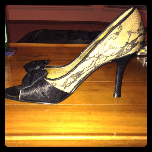 Black/gold heels