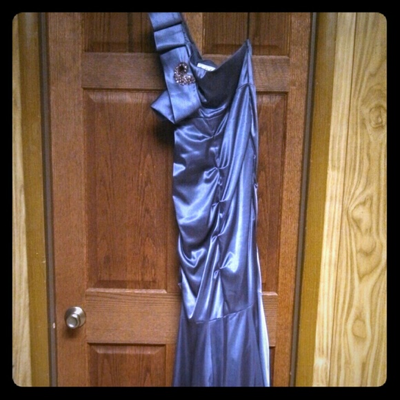 Grey mernaid style prom dress