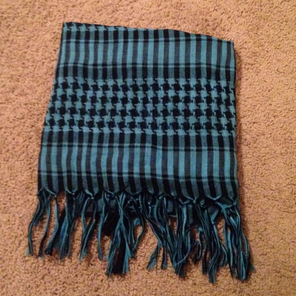 🚫SOLD🚫Sky Blue Scarf💕 - Picture 4 of 4