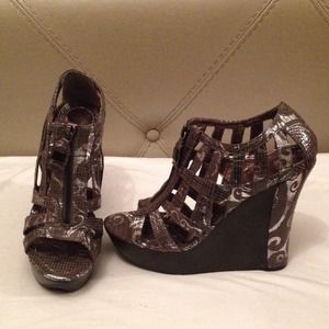 Sliver and Gray wedge