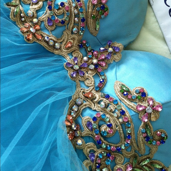 Prom dress - Picture 2 of 4
