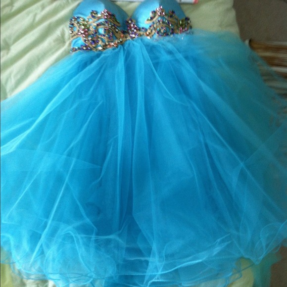Prom dress - Picture 4 of 4