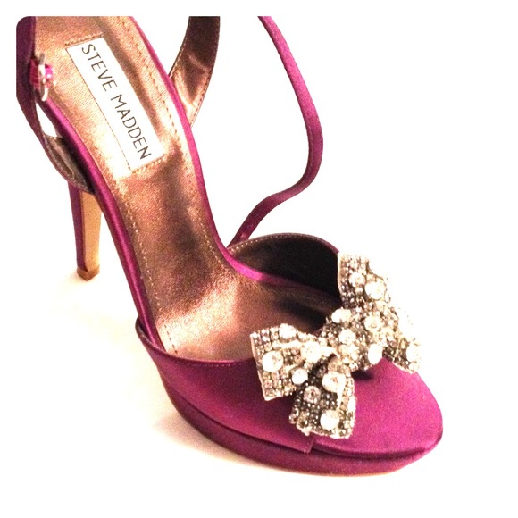 Steve Madden Shoes - Steve Madden Luvly Rhinestone Bow Pump