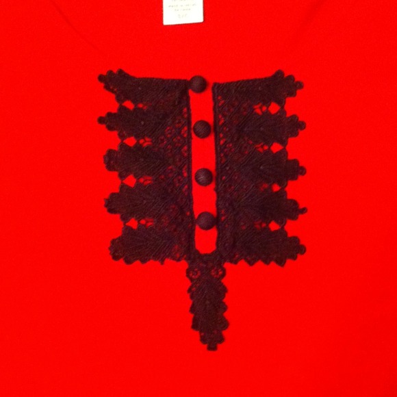 Red and black 3/4 length sleeve top - Picture 2 of 4
