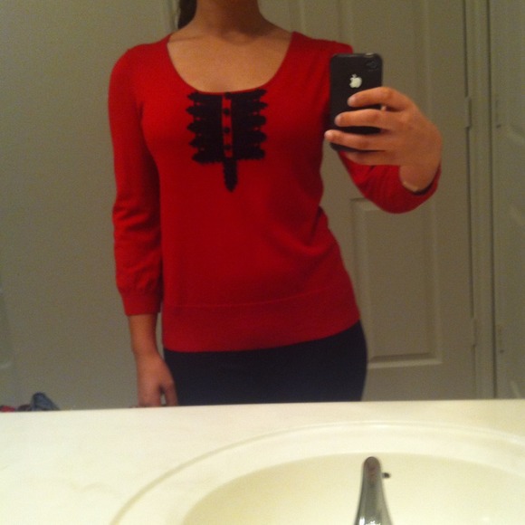 Red and black 3/4 length sleeve top - Picture 4 of 4