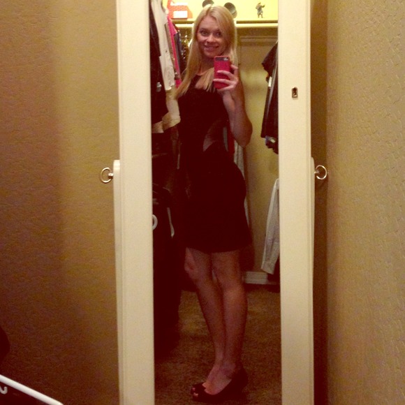 🚫SOLD🚫 Elizabeth and James Little Black Dress
