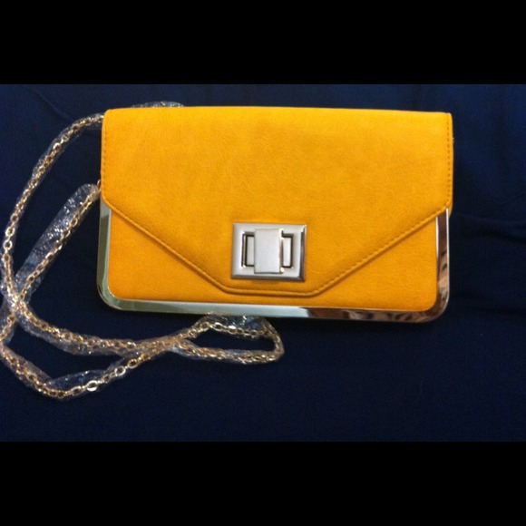 Urban Expressions Handbags - HP 2/17 Urban Expressions Summit Clutch Crossbody